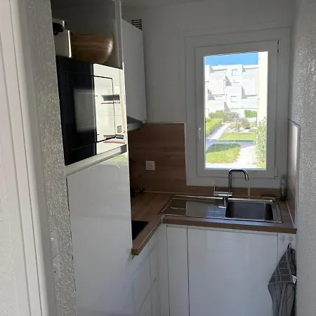 Avec Terrasse En Front De Appartamento